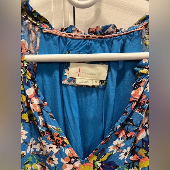 Anthropologie Floral Mini Dress! Tiered fabric, cap sleeve, v-neck. - Picture 2 of 4